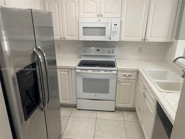 Photo - 655 W 68th St