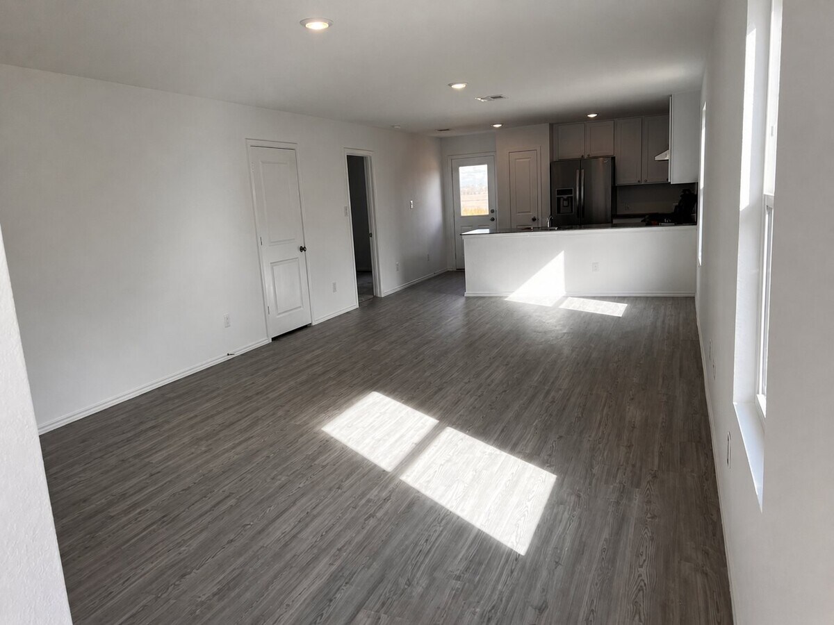 Photo - 9209 Luciano Pl