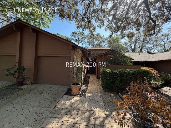 Building Photo - 411 Newton Pl