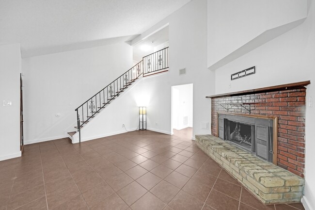 Photo - 635 Walston Ln