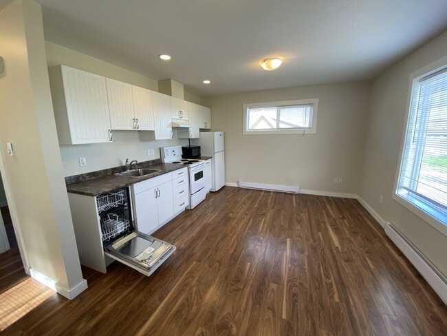 Photo - 1626-1688 88 Ave