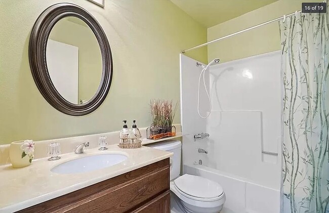 Photo - 18427 Vincennes St Unit 5