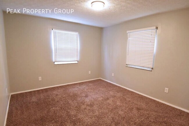 Photo - 1393-1395 Summit Street-2 Bedroom Unit 2 Bedroom