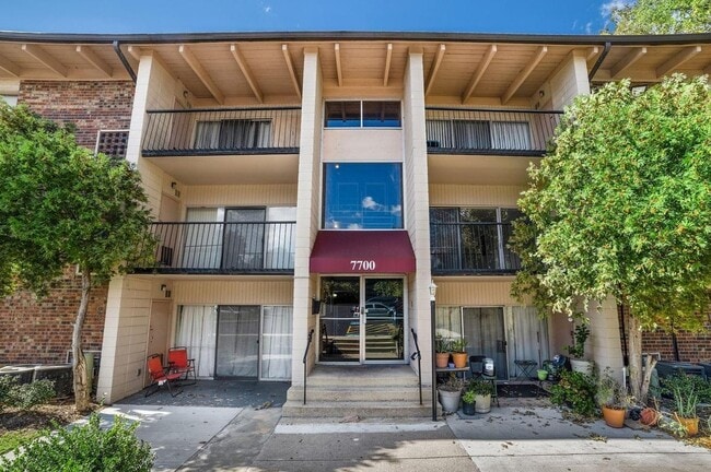 Building Photo - 7700 Arehart Dr Unit 1212 Rental