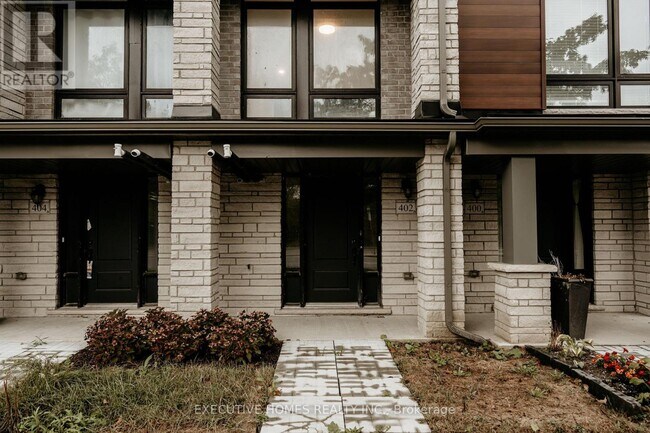 Photo - 402 Salem Rd S