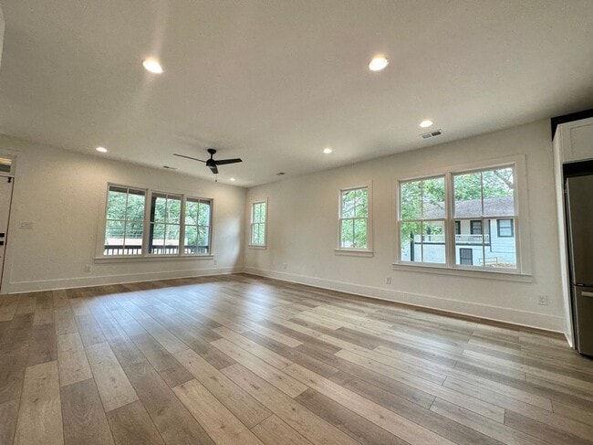 Photo - 192 Claire Dr SE