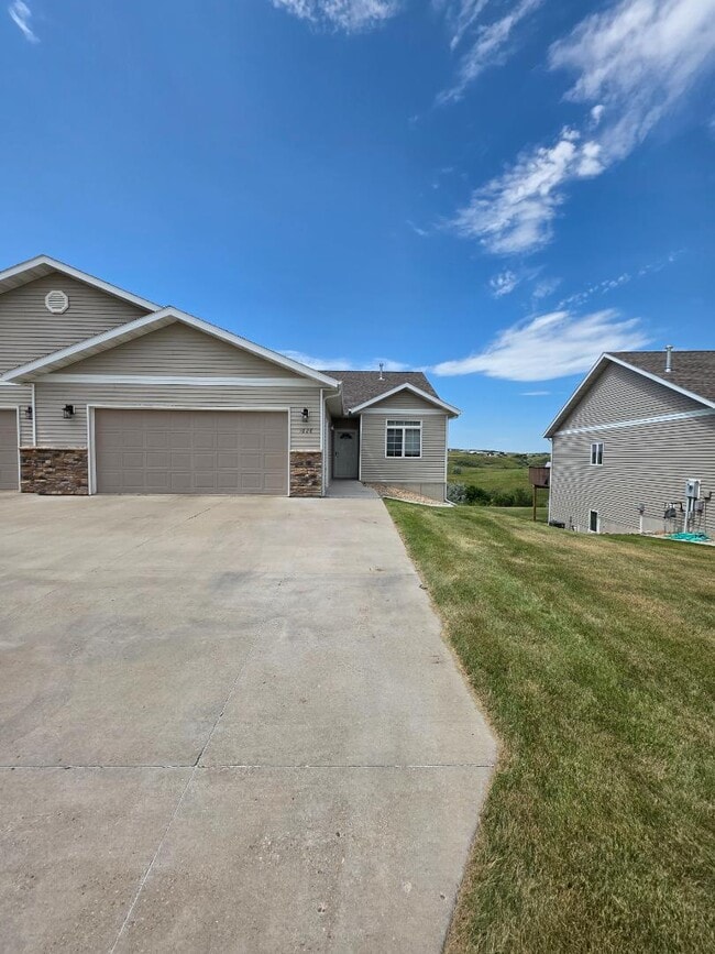 Building Photo - 1628 Valley Dr Rental