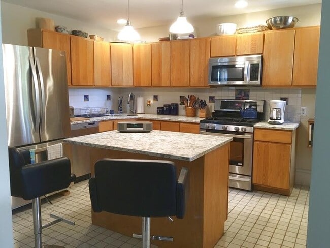 Building Photo - 42 Walnut St Rental
