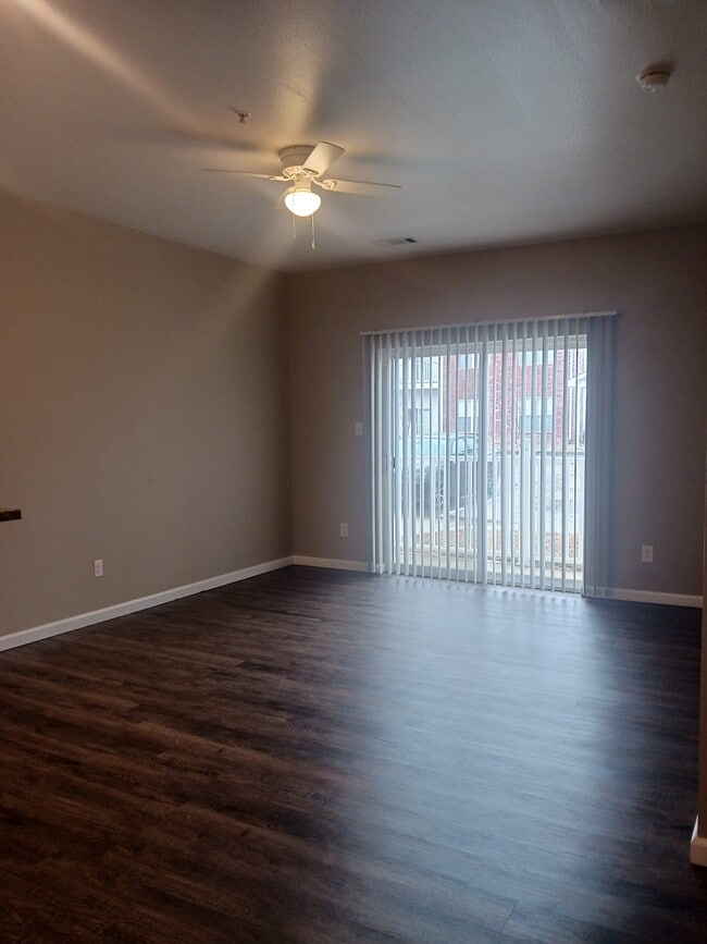 1 BR, 1 BA 644 SF Downstairs