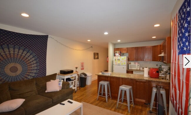 Building Photo - 62 Egmont St Unit 6