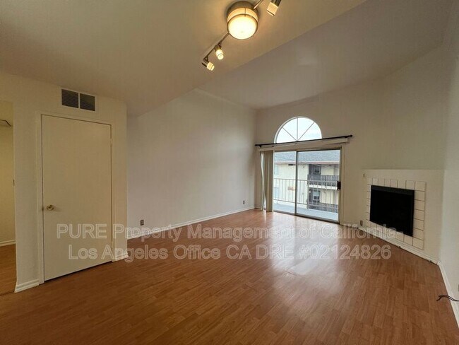 Photo - 445 W 6th St Unit #411