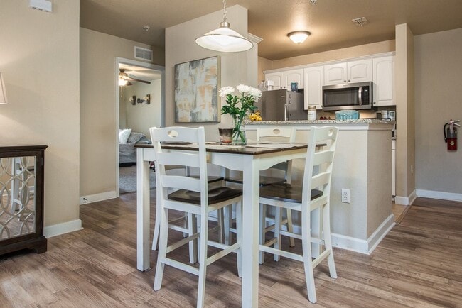 Photo - Oxford Terrace II: 4/4 luxury apartment just 3 blocks from UF & 1 block from Sorority Row. Now Re...