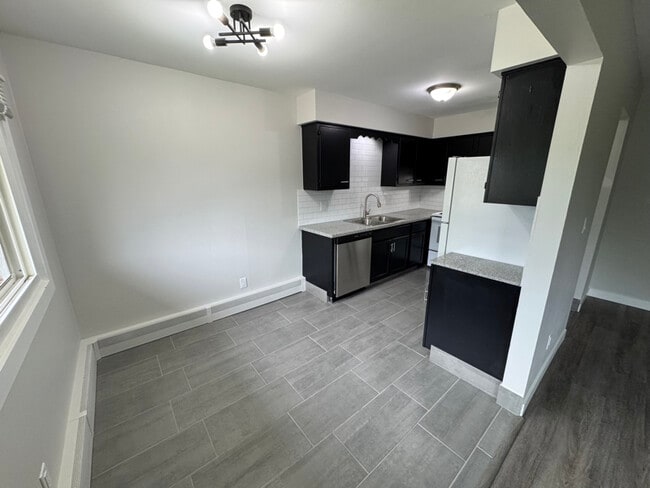 Photo - 7902 Venus St