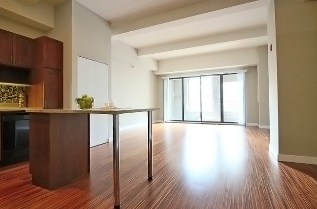 Photo - 19 E Lake St