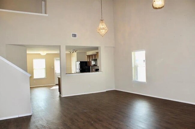 Photo - 1602 Wild Rye Cir