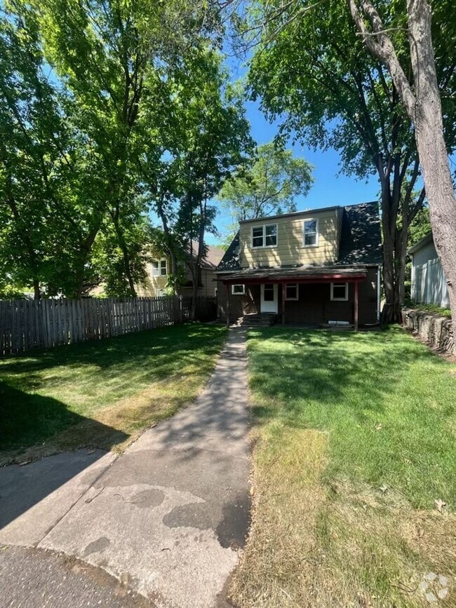Building Photo - Freshly updated 3 BR/2 BA Single-Family Ho... Rental