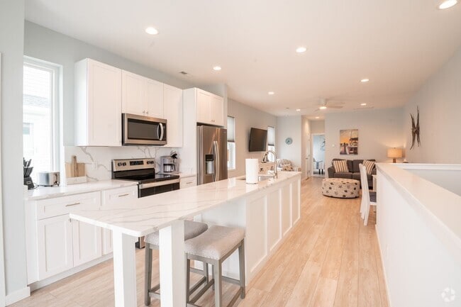 Building Photo - PET FRIENDLY OFF-SEASON RENTAL WITH OCEAN ...