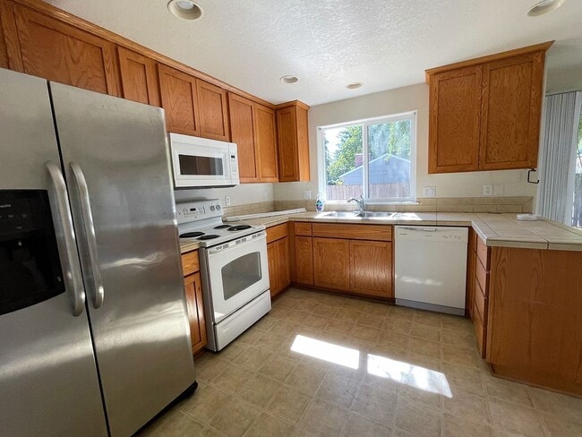 Photo - 3329 SW Nyssen St