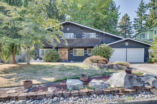 Building Photo - Updated Two-Story Home in Sought-After Loc...