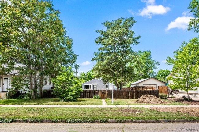 Photo - Cute Home in a Great Neighborhood - LICENS...