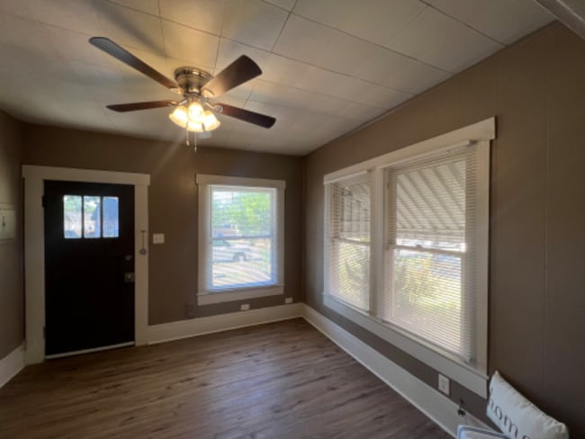 Photo - 521 W Ridgewood Ct