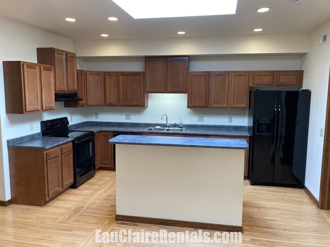 Kitchen Island - 405 Wisconsin St Unit 405.5