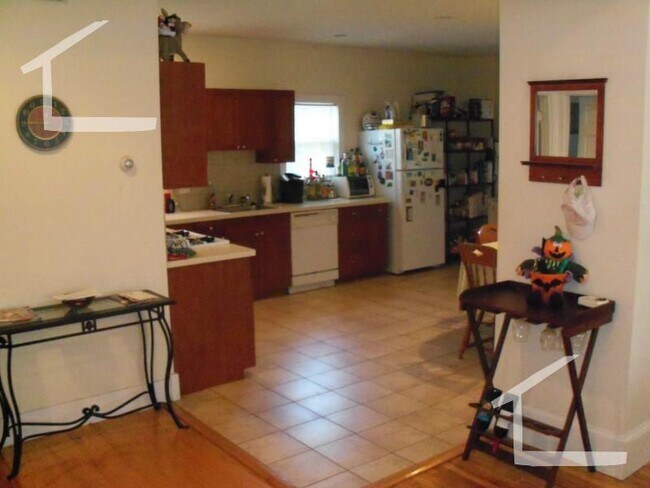 Photo - 45 Falkland St Unit 2