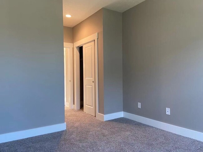 Photo - 8315 Glacier Ridge Dr
