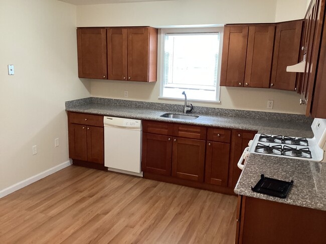 Photo - 620 McAlpine St
