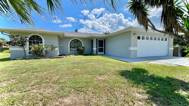 Building Photo - 3 BR , 2 Bath Annual Screened Pool Home Available