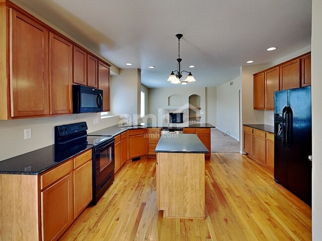 Photo - 4436 MT Oxford St