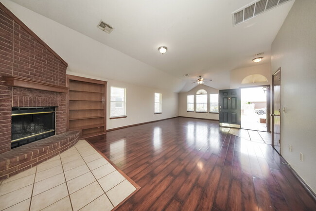 Photo - 329 Ridge Bluff Dr
