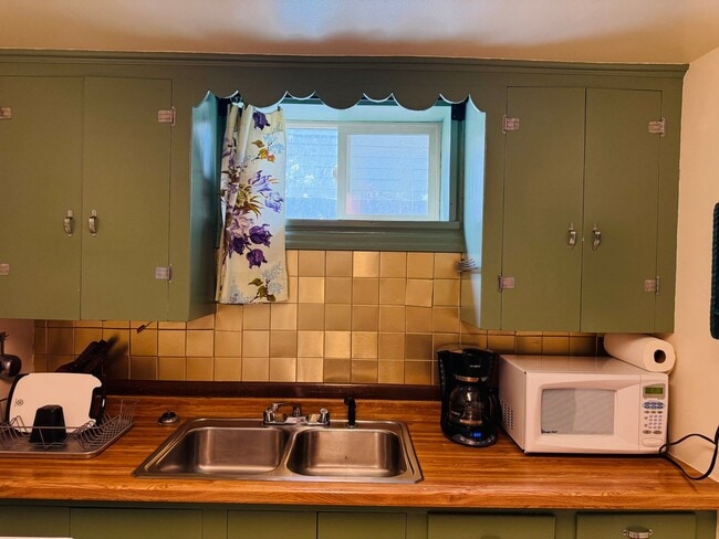 Photo - Furnished One Bedroom Near Hospitals Unit Furnished One Bedroom