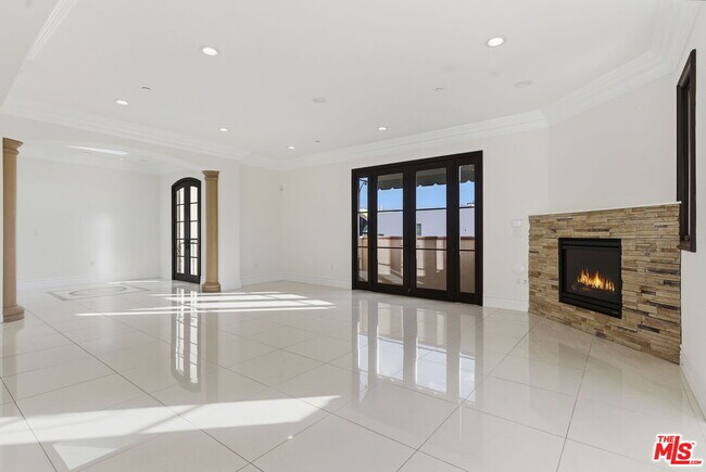 Photo - 462 S Maple Dr Unit PH