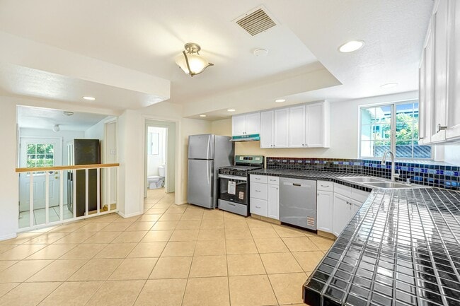 Photo - 14323 Califa St