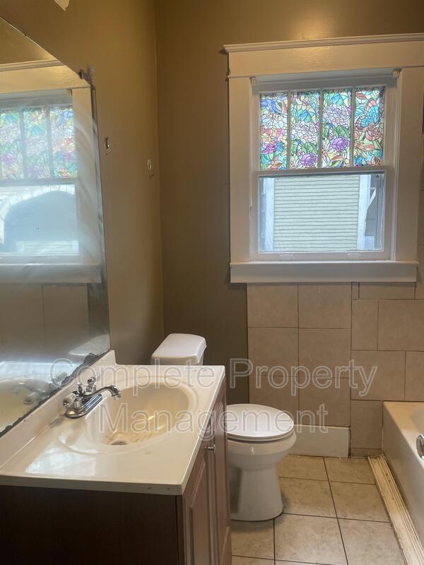 Photo - 921 7th Pl SW