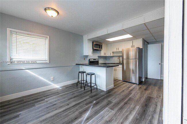 Photo - 327 SW 20th St Unit 3