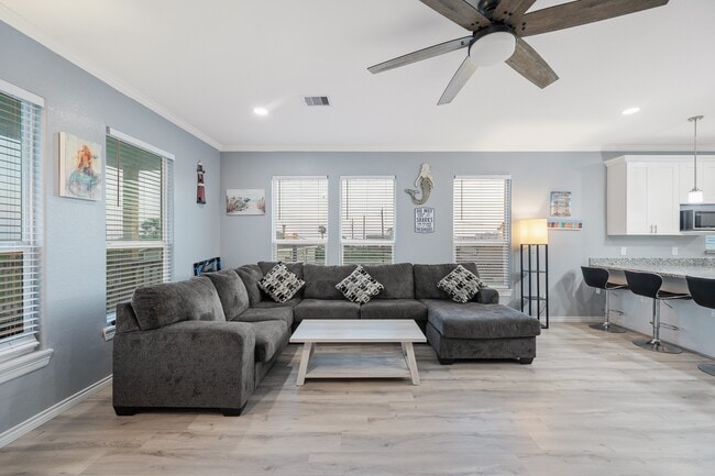 Photo - 305 Jettyview Rd