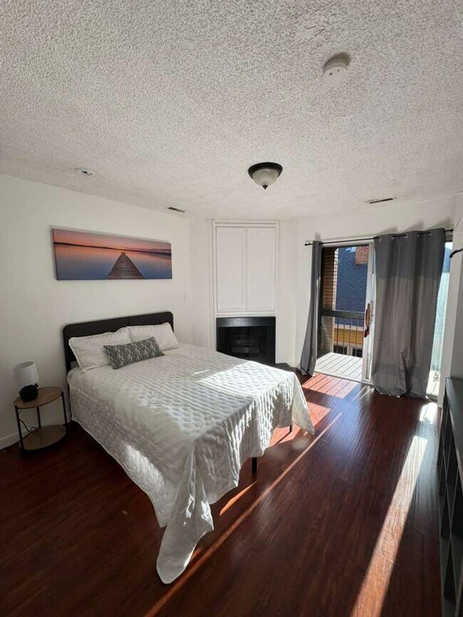 Photo - Large Private Furnished  Guy Room Downtown ASAP - Balcony, Storage and more Unit 21 - 21A