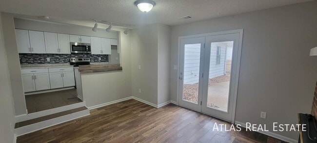 Building Photo - 519 S 81 St Rental