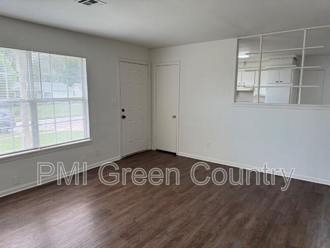 Photo - 321 W 62nd Pl N