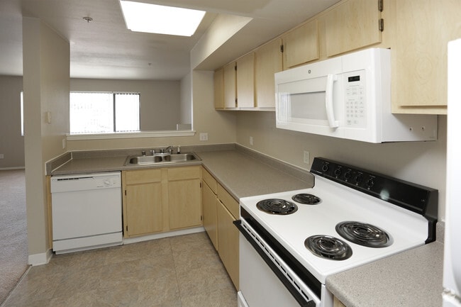 1BR, 1BA - 632 SF