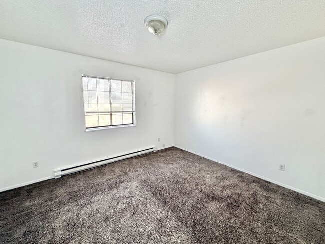 Photo - 37 Royal Crest Dr Unidad D