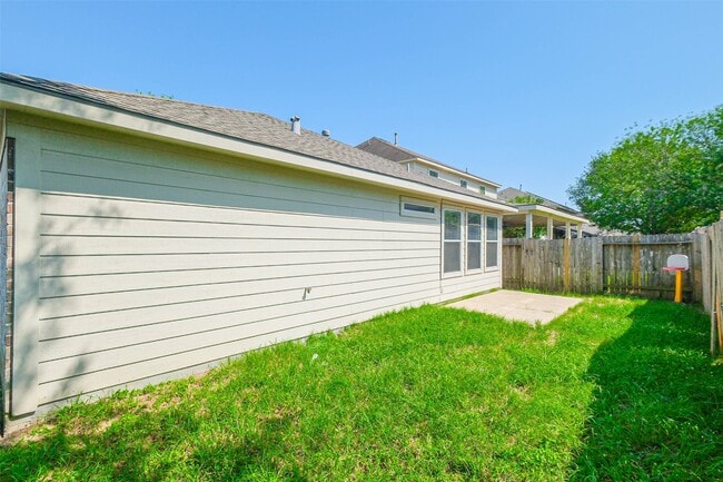 Building Photo - 15527 Fir Woods Ln