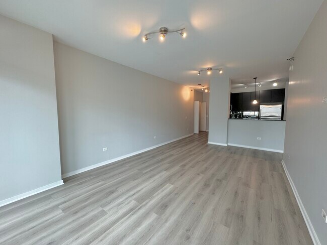 Photo - 125 S Green St Unidad 605A