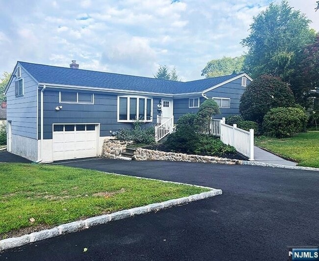 Building Photo - 18 Hillside Terrace Rental