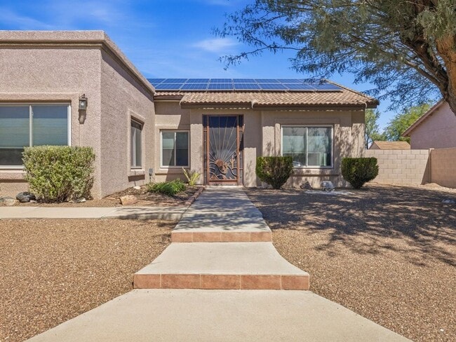 8647 E Bullrider Pl