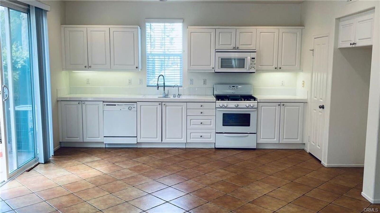 Photo - Bright and spacious detached 3 bedroom home