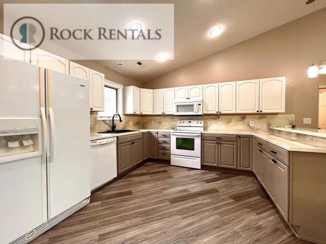 Photo - 3 Bed 2 Bath House with Attached Garage