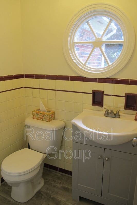 Photo - 2204 Dean St
